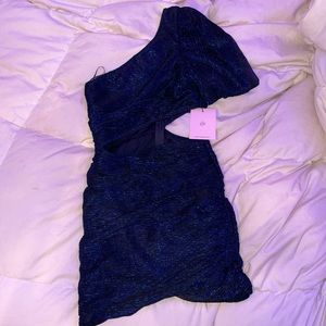 i am selling this beautiful dress from hello molly